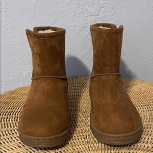 White Mountain Chestnut Brown Suede Ankle Boots